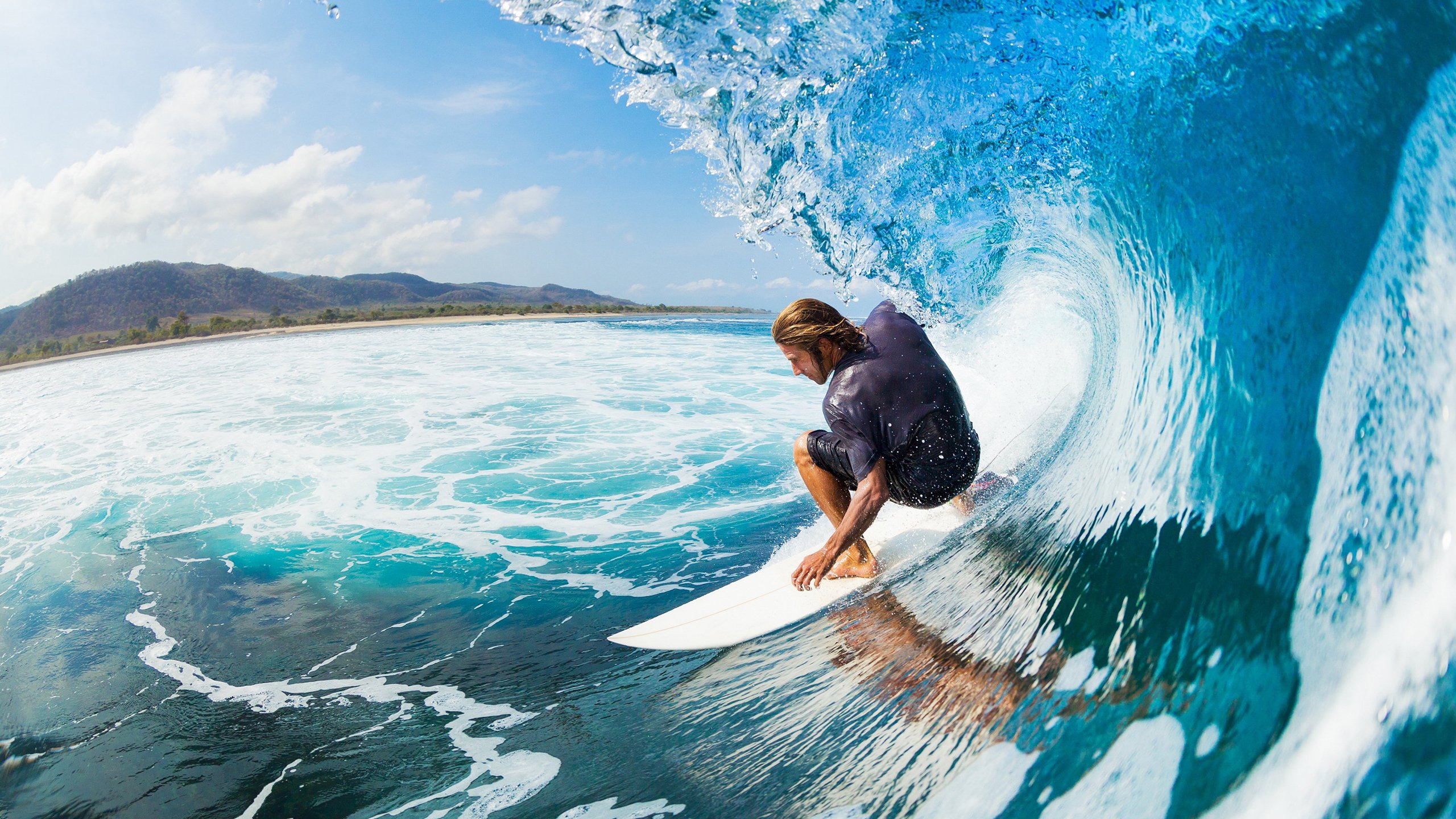 国际帆船赛激战正酣 顶尖选手逐浪争锋